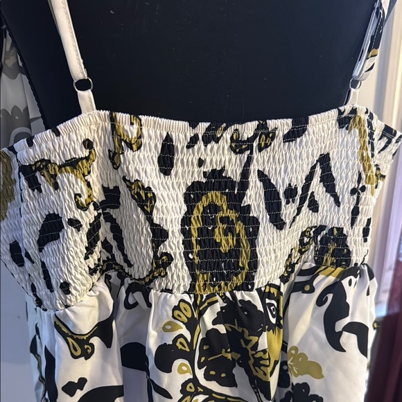 Floral Print Spaghetti Strap Top - White, Black, and Gold - Picture 4 of 5